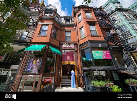 lilly pulitzer newbury street.